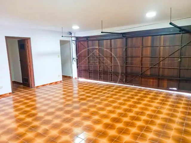 Sobrado com 305m² 3 quartos e 4 banheiros, para alugar, no bairro Jardim Prudência em São Paulo