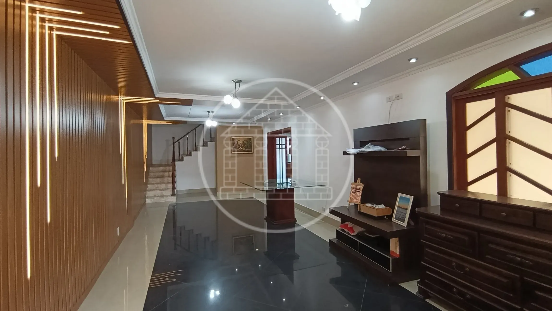 Sobrado, 2 quartos, 280 m² - Foto 1