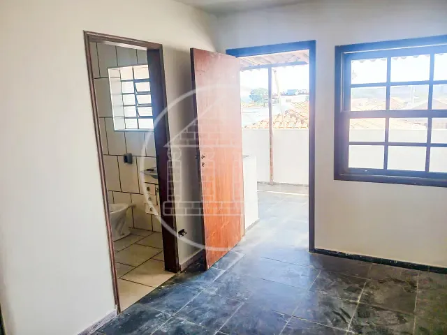 Sobrado com 250m² 5 quartos e 3 banheiros, à venda, no bairro Jardim dos Lagos em São Paulo