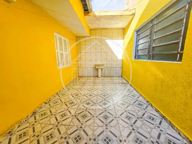 Sobrado com 200m² 3 quartos e 2 banheiros, à venda ou para alugar, no bairro Vila Roschel em São Paulo