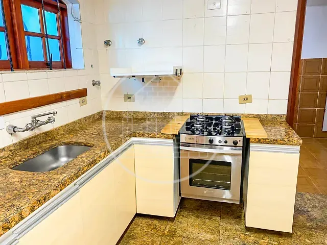 Sobrado 3 quartos e 4 banheiros, à venda, no bairro Jardim Paulista em São Paulo