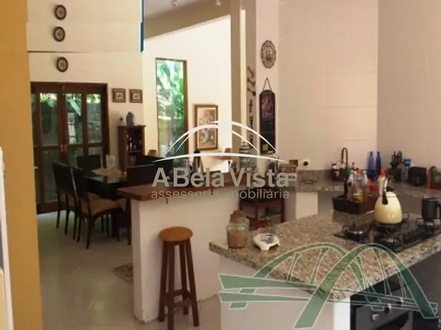 Sobrado com 970m² 3 quartos e 2 banheiros, à venda, no bairro Chacara Santa Lucia dos Ypes em Carapicuíba