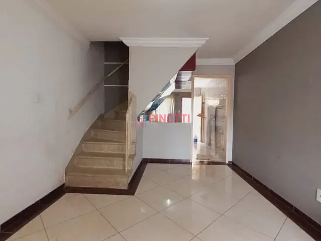 Sobrado 2 quartos e 1 banheiro, à venda, no bairro Jardim Petroni em São Bernardo do Campo