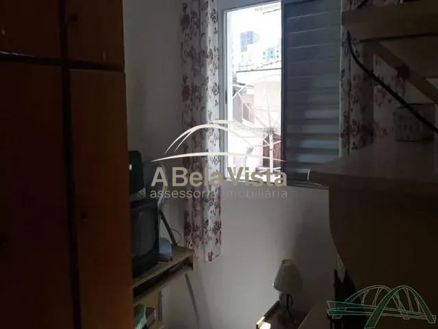Sobrado com 250m² 6 quartos e 2 banheiros, à venda, no bairro Jardim Água Boa em Osasco