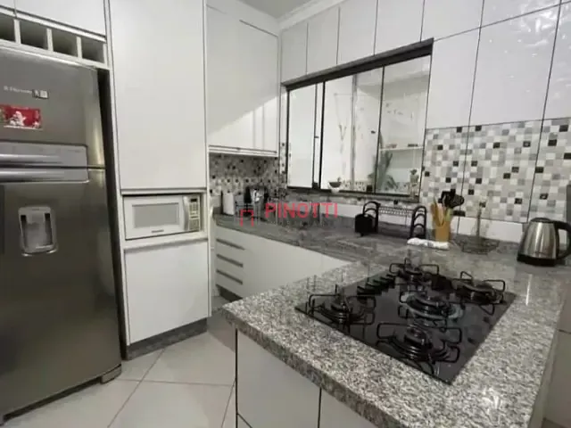 Sobrado 4 quartos e 2 banheiros, à venda, no bairro Santa Terezinha em São Bernardo do Campo