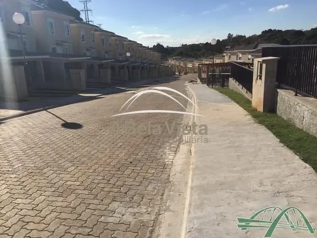 Sobrado com 278m² 4 quartos e 5 banheiros, à venda, no bairro Jardim da Gloria em Cotia
