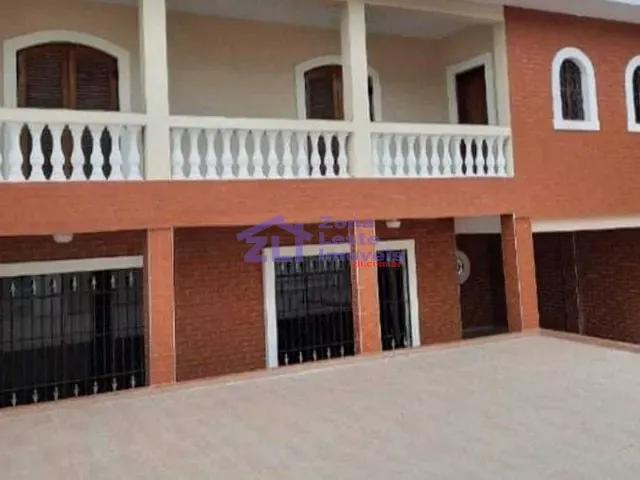Sobrado com 252m², para alugar, no bairro Jardim Galli em São Paulo