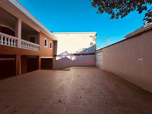 Sobrado com 252m², para alugar, no bairro Jardim Galli em São Paulo