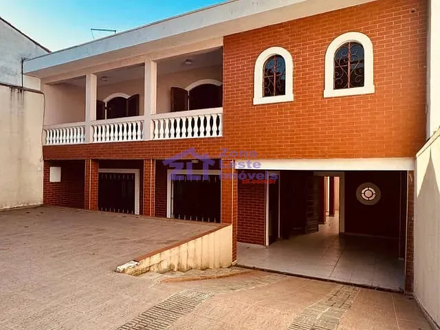 Sobrado com 252m², para alugar, no bairro Jardim Galli em São Paulo