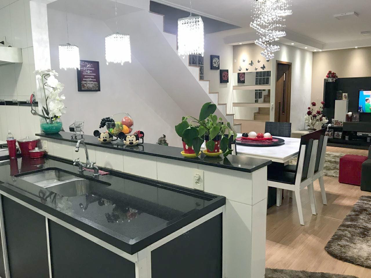 Sobrado à Venda 3 Quartos, 3 Suites, 6 Vagas, Nova Gerty, São Caetano do Sul - SP