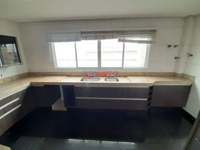 Sobrado 4 quartos e 5 banheiros, à venda, no bairro Vila Scarpelli em Santo André