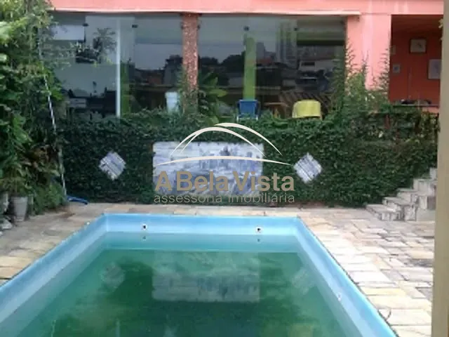 Sobrado com 300m² 3 quartos e 1 banheiro, à venda, no bairro Umuarama em Osasco