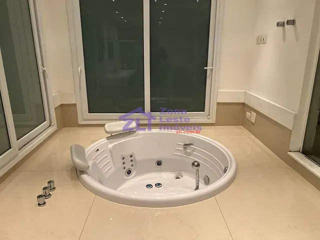 Sobrado com 600m² 4 quartos e 7 banheiros, à venda ou para alugar, no bairro Vila Bertioga em São Paulo