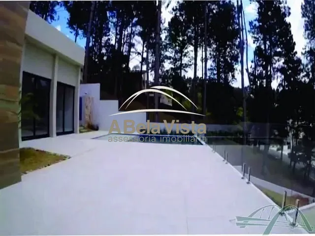 Sobrado com 1240m² 4 quartos e 6 banheiros, à venda, no bairro Alphaville em Santana de Parnaíba