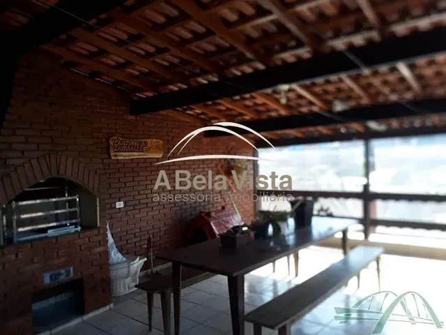 Sobrado com 150m² 3 quartos e 2 banheiros, à venda, no bairro Padroeira em Osasco