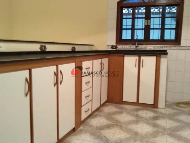 Sobrado 4 quartos e 3 banheiros, à venda, no bairro Vila Guarani em Santo André