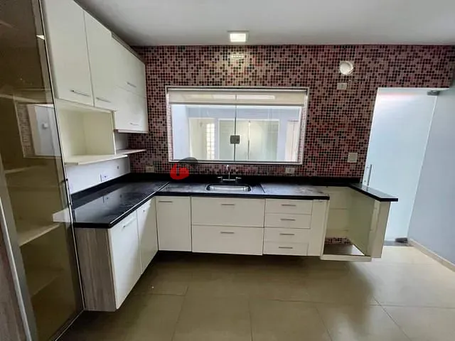 Sobrado com 171m² 3 quartos e 2 banheiros, à venda, no bairro Santa Maria em Santo André