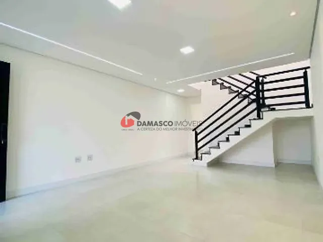 Sobrado 3 quartos e 2 banheiros, à venda, no bairro Vila Zelina em São Paulo