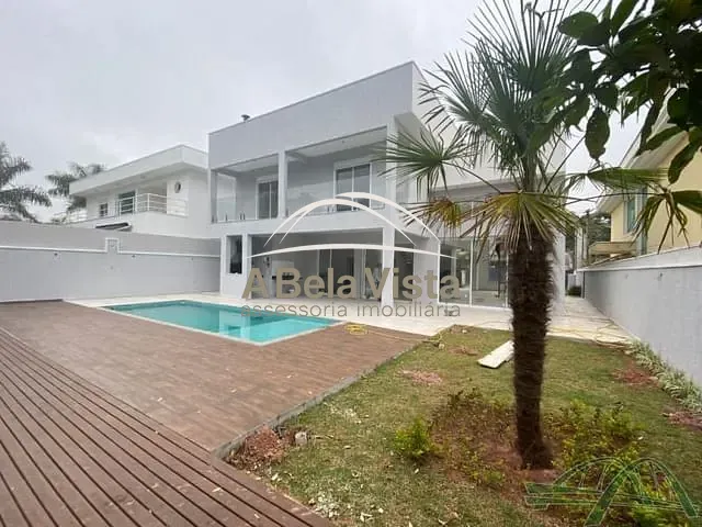 Sobrado com 331m² 4 quartos e 5 banheiros, à venda, no bairro São Paulo II em Cotia