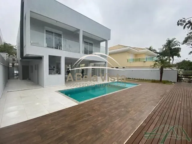 Sobrado com 331m² 4 quartos e 5 banheiros, à venda, no bairro São Paulo II em Cotia
