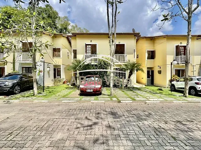 Sobrado com 108m² 3 quartos e 3 banheiros, à venda, no bairro Jardim Barbacena em Cotia