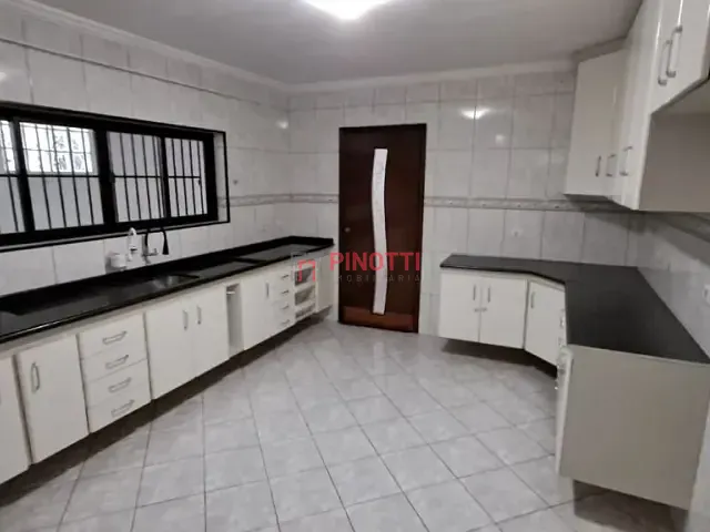 Sobrado 3 quartos e 2 banheiros, à venda, no bairro Alves Dias em São Bernardo do Campo