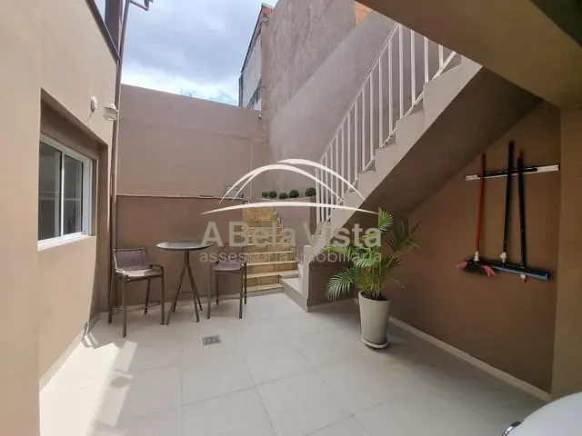 Sobrado com 250m² 3 quartos e 6 banheiros, para alugar, no bairro Umuarama em Osasco