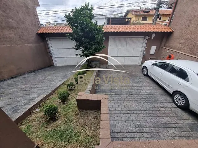 Sobrado com 250m² 3 quartos e 6 banheiros, para alugar, no bairro Umuarama em Osasco