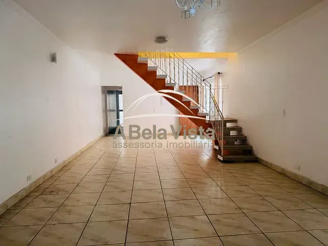Sobrado com 198m² 3 quartos e 2 banheiros, à venda, no bairro Vila Yara em Osasco