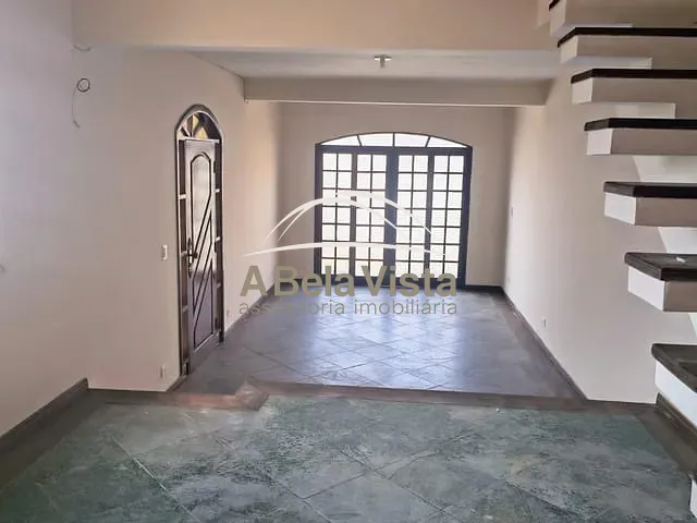 Sobrado 3 quartos e 2 banheiros, à venda, no bairro Bela Vista em Osasco