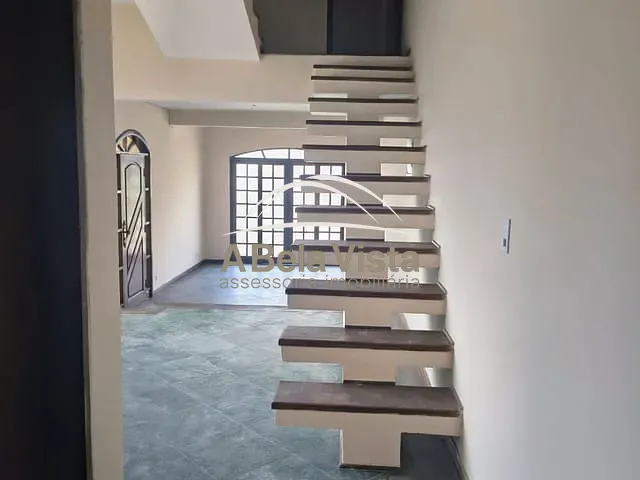 Sobrado 3 quartos e 2 banheiros, à venda, no bairro Bela Vista em Osasco