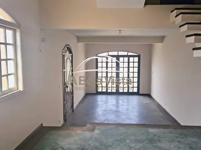Sobrado 3 quartos e 2 banheiros, à venda, no bairro Bela Vista em Osasco