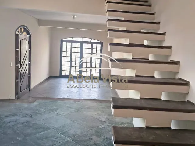 Sobrado 3 quartos e 2 banheiros, à venda, no bairro Bela Vista em Osasco
