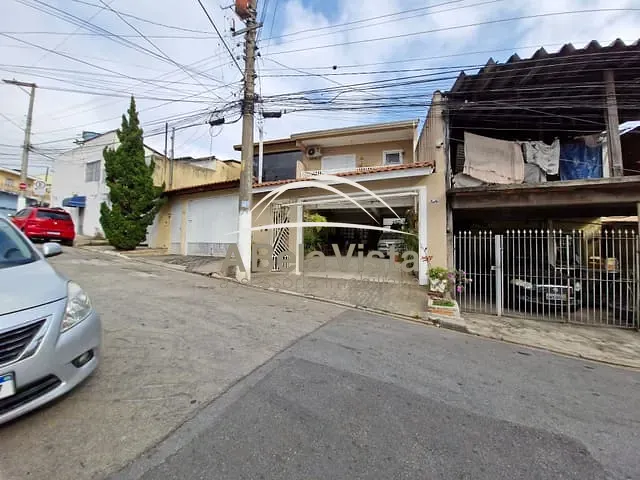 Sobrado com 169m² 4 quartos e 3 banheiros, à venda, no bairro Vila Yolanda em Osasco