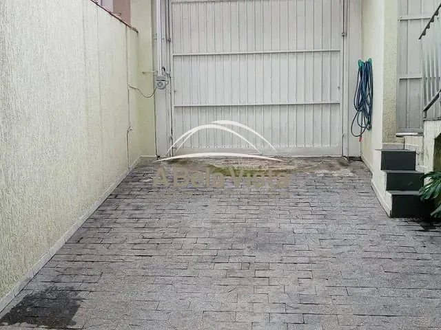 Sobrado com 232m² 3 quartos e 2 banheiros, à venda, no bairro Umuarama em Osasco