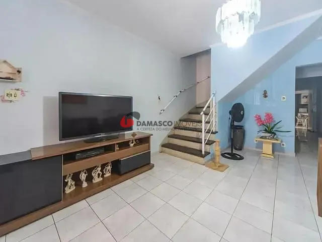 Sobrado 2 quartos e 2 banheiros, à venda, no bairro Vila Scarpelli em Santo André