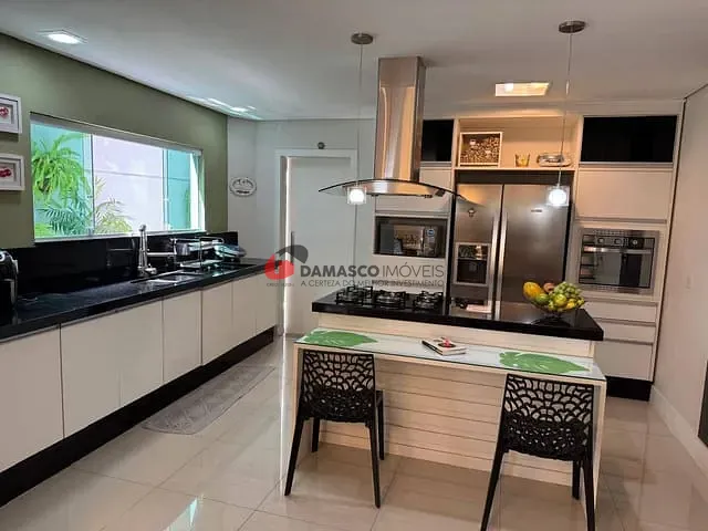 Sobrado 3 quartos e 4 banheiros, à venda, no bairro Olímpico em São Caetano do Sul