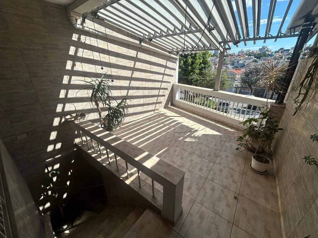 Sobrado à  venda com 178m² de área útil, 2 quartos, 3 vagas, próximo do Complexo Poliesportivo Lauro Gomes, no Bairro Olímpico, em São Caetano do Sul, SP