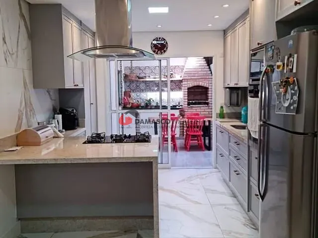 Sobrado 3 quartos e 2 banheiros, à venda, no bairro Parque Oratório em Santo André