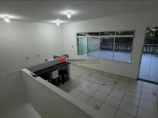 Sobrado 4 quartos e 3 banheiros, à venda, no bairro Jardim Teles de Menezes em Santo André