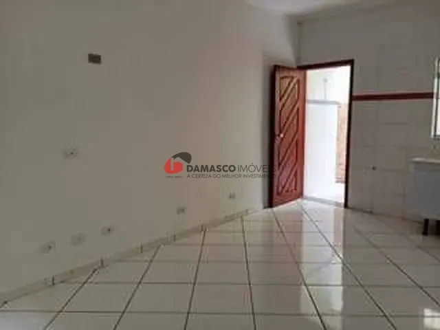 Sobrado 2 quartos e 2 banheiros, à venda, no bairro Jardim Las Vegas em Santo André
