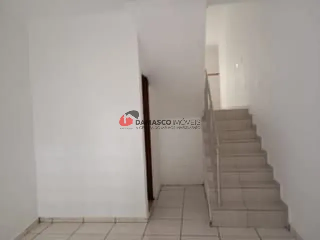 Sobrado 2 quartos e 2 banheiros, à venda, no bairro Jardim Las Vegas em Santo André