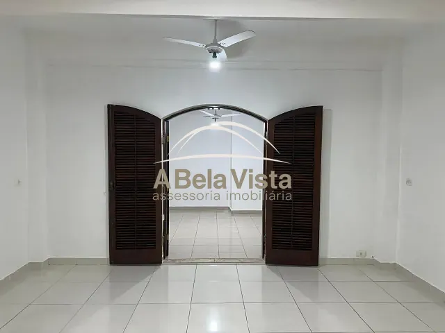 Sobrado com 184m² 3 quartos e 2 banheiros, à venda, no bairro Bela Vista em Osasco