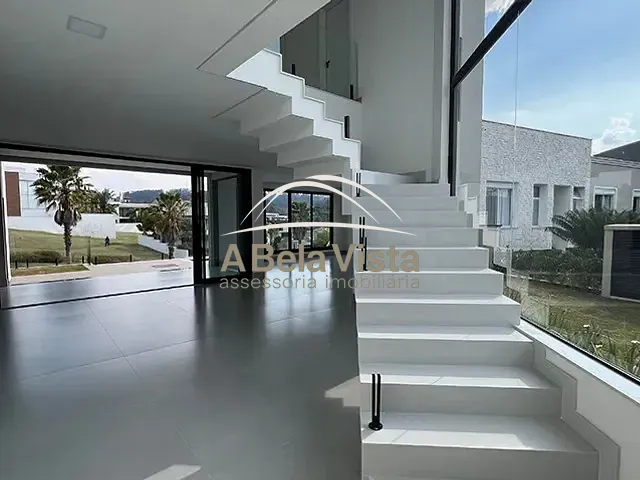 Sobrado com 422m² 4 quartos e 5 banheiros, à venda, no bairro Cidade Tamboré em Santana de Parnaíba