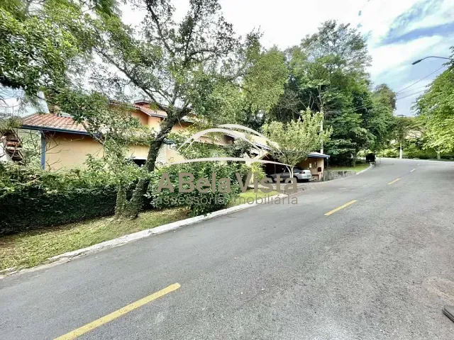 Sobrado com 625m² 5 quartos e 3 banheiros, à venda, no bairro São Fernando Residência em Barueri