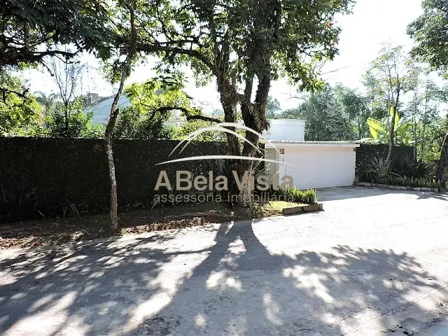 Sobrado com 5115m² 5 quartos e 8 banheiros, à venda, no bairro Chácara de La Rocca em Carapicuíba