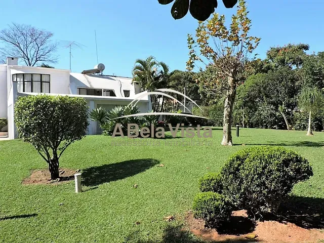 Sobrado com 5115m² 5 quartos e 8 banheiros, à venda, no bairro Chácara de La Rocca em Carapicuíba