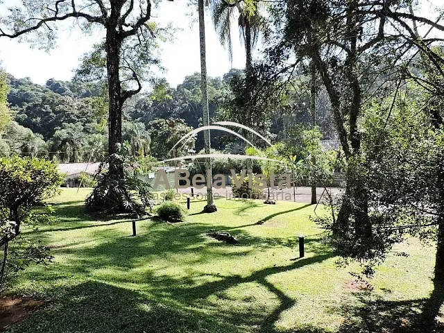 Sobrado com 5115m² 5 quartos e 8 banheiros, à venda, no bairro Chácara de La Rocca em Carapicuíba