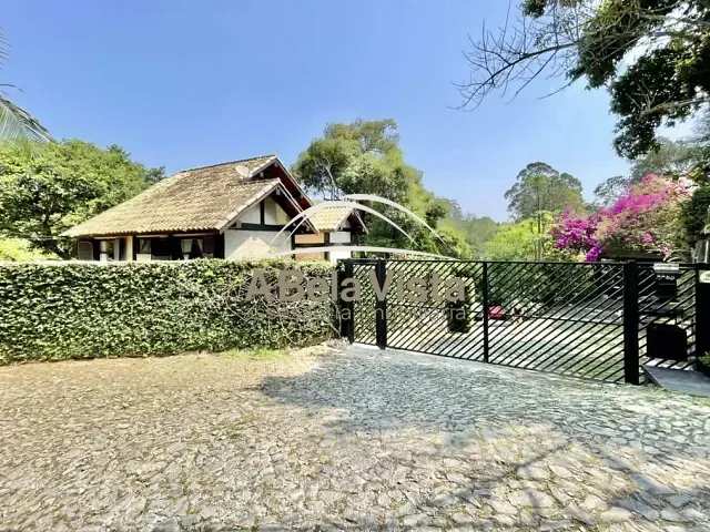 Sobrado com 343m² 3 quartos e 4 banheiros, à venda, no bairro Chácara Santa Lúcia em Carapicuíba