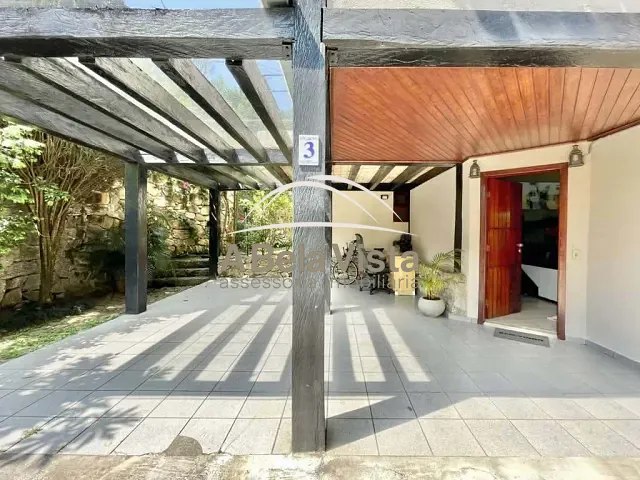 Sobrado com 343m² 3 quartos e 4 banheiros, à venda, no bairro Chácara Santa Lúcia em Carapicuíba